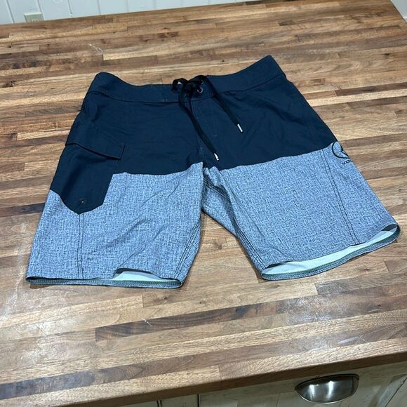 Volcom Color Block Boarshorts Never Worn , Super Cool! Size 29 - Picture 1 of 9